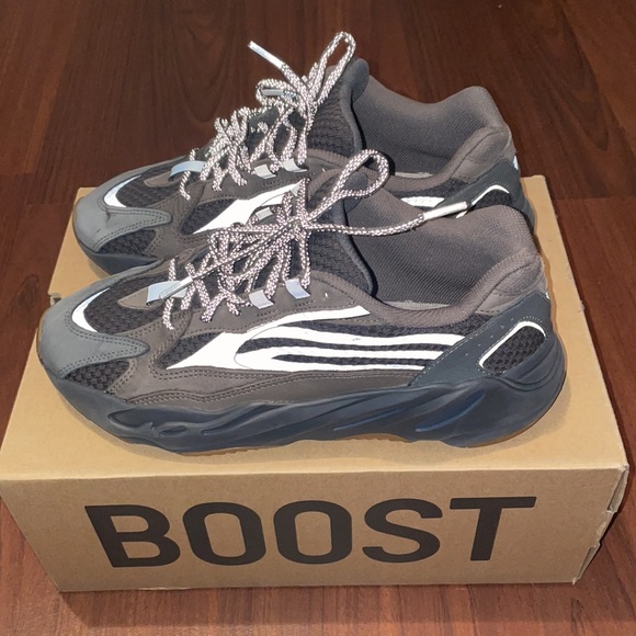Yeezy boost 700 v2 Geode - Picture 4 of 10